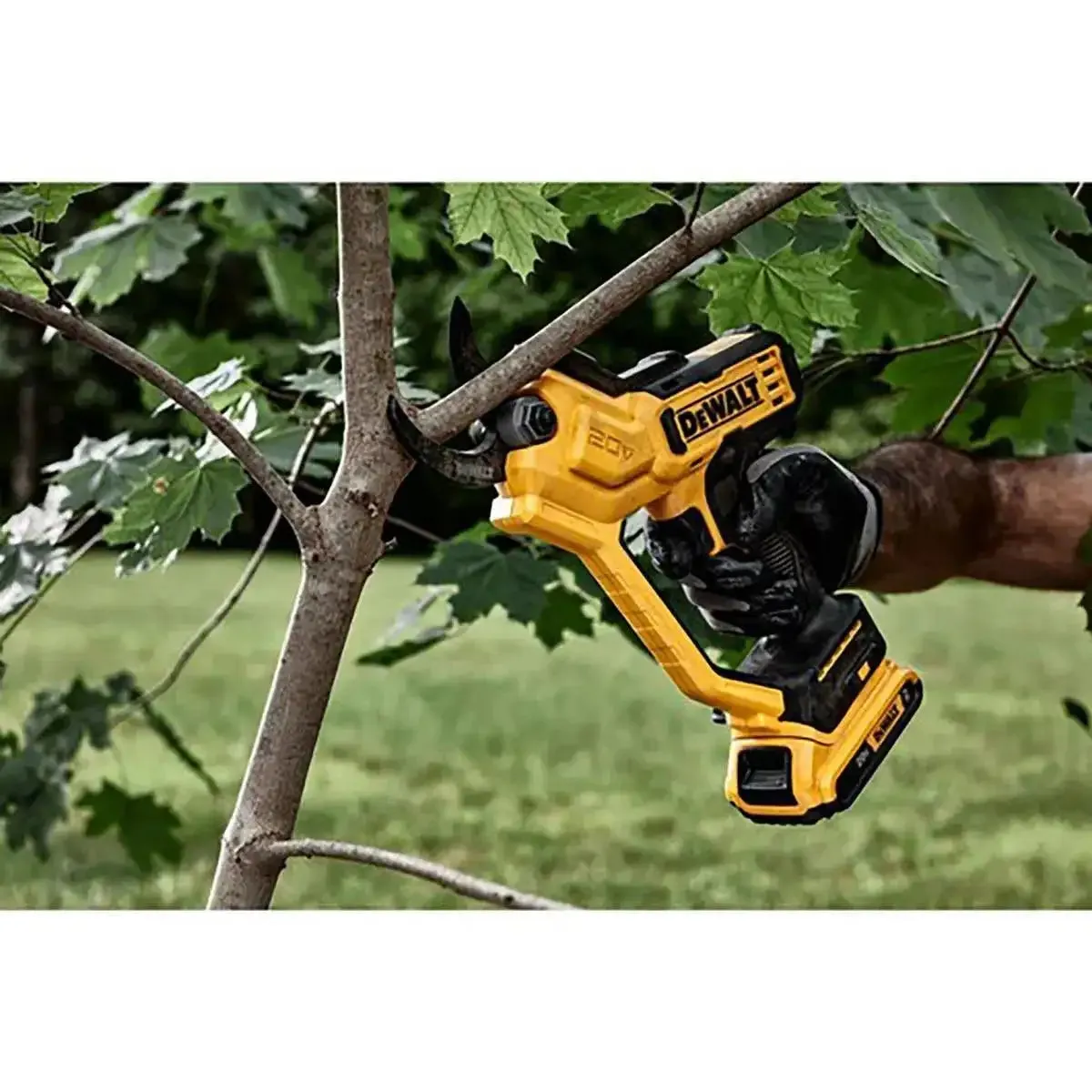 DeWalt 20V MAX 1-1/2 in. Cordless Pruner