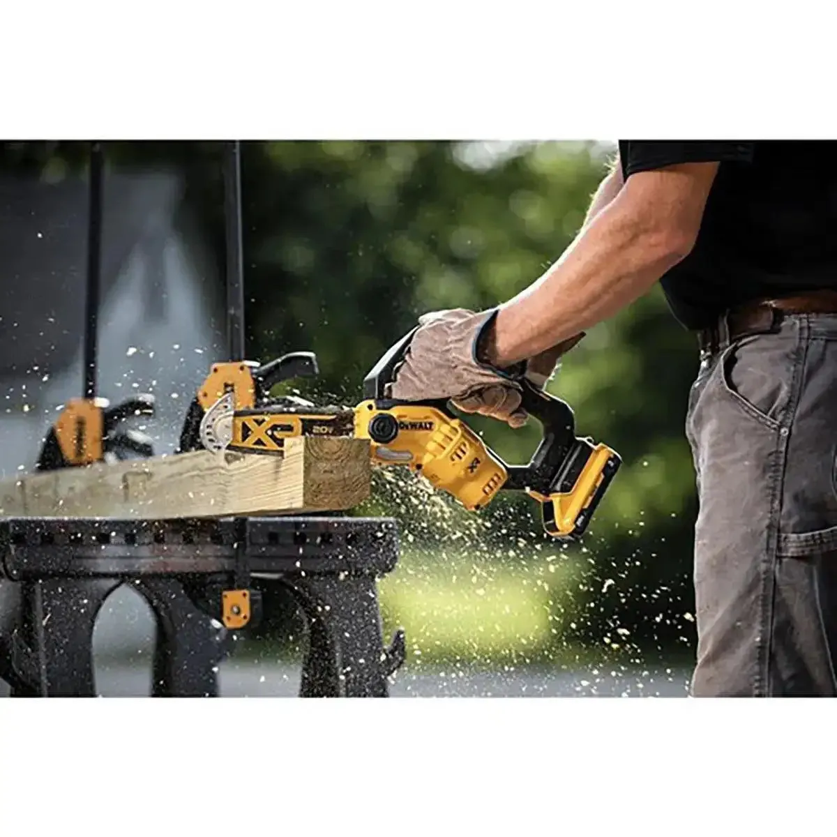 DeWalt 20V MAX 8 in. Brushless Cordless Pruning Chainsaw Kit