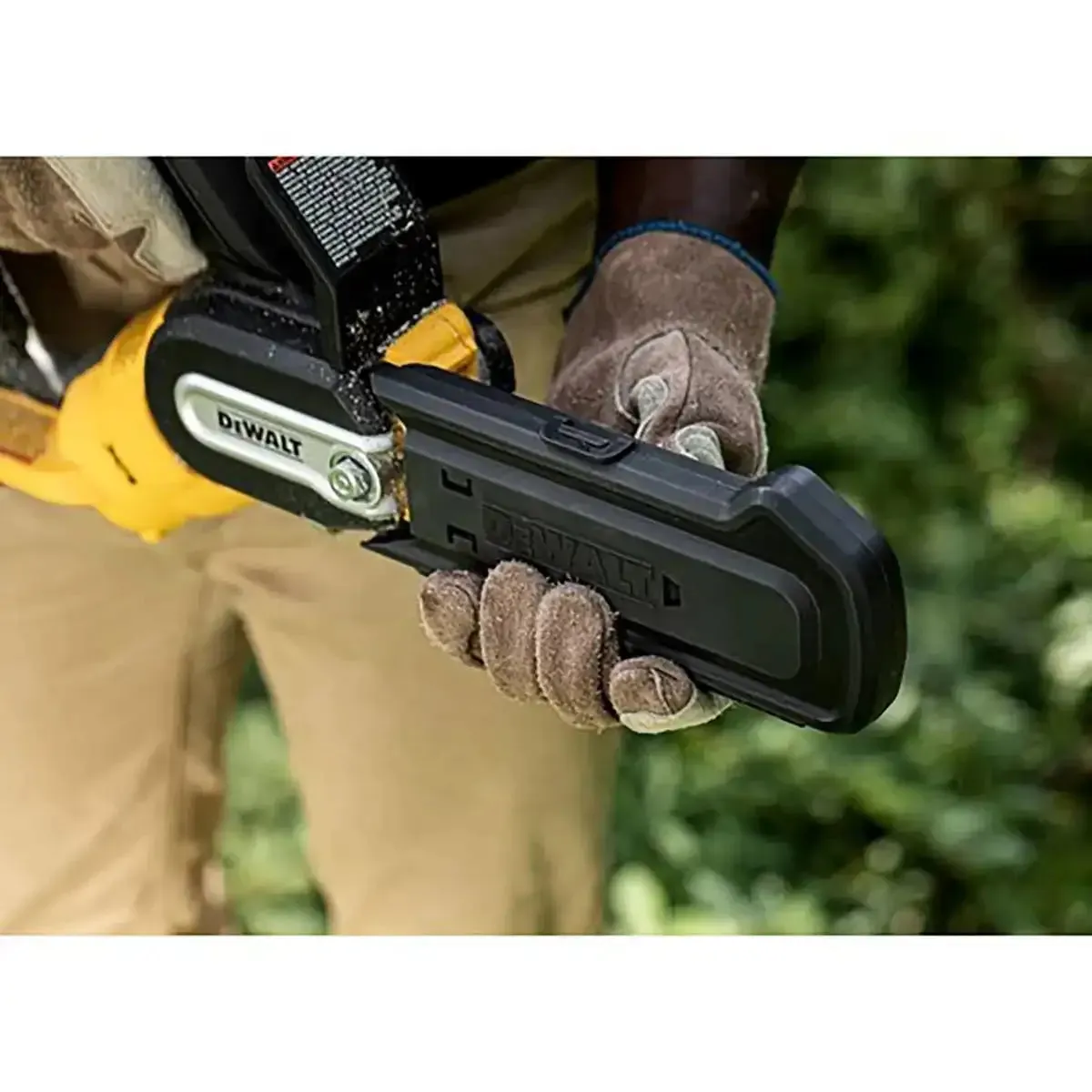 DeWalt 20V MAX 8 in. Brushless Cordless Pruning Chainsaw Kit