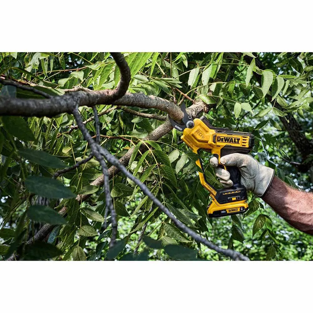 DeWalt DCPR320D1 20V MAX* 1-1/2 in. Cordless Pruner Kit