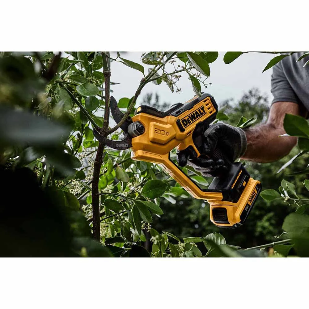 DeWalt DCPR320D1 20V MAX* 1-1/2 in. Cordless Pruner Kit