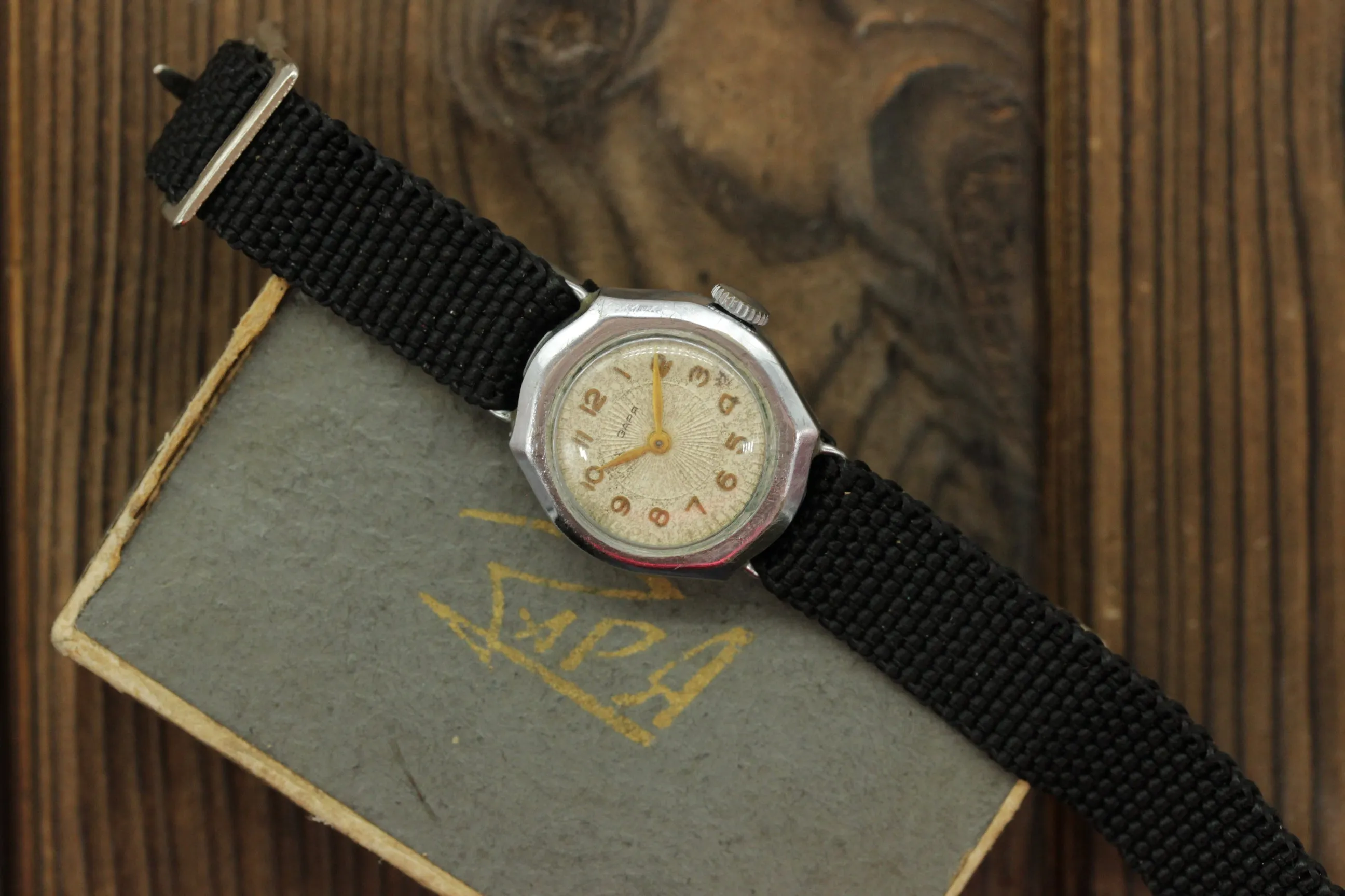 Early Vintage Soviet women's mechanical watch Zaria PCHZ with original box