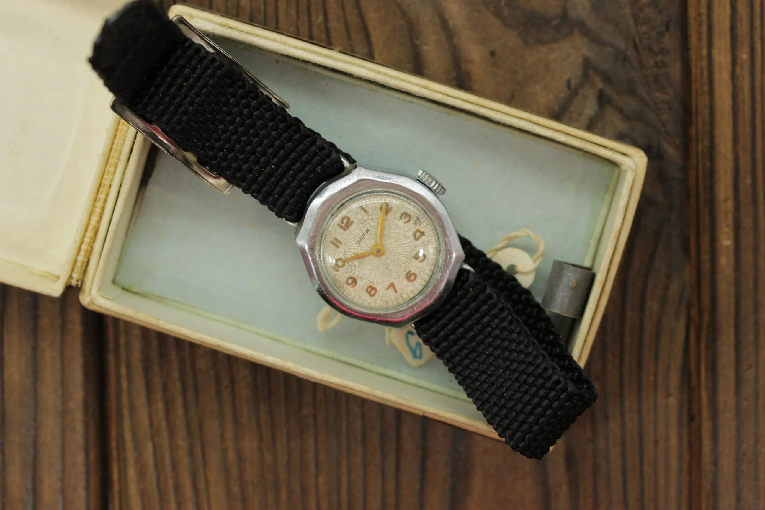 Early Vintage Soviet women's mechanical watch Zaria PCHZ with original box