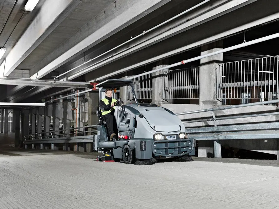 Nilfisk CS7010 Battery Powered Combination Sweeper Scrubber-Drier Complete With Batts and Charger