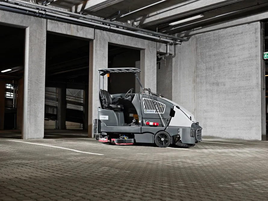 Nilfisk CS7010 Battery Powered Combination Sweeper Scrubber-Drier Complete With Batts and Charger