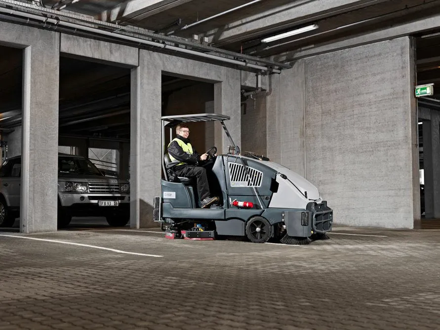 Nilfisk CS7010 Battery Powered Combination Sweeper Scrubber-Drier Complete With Batts and Charger