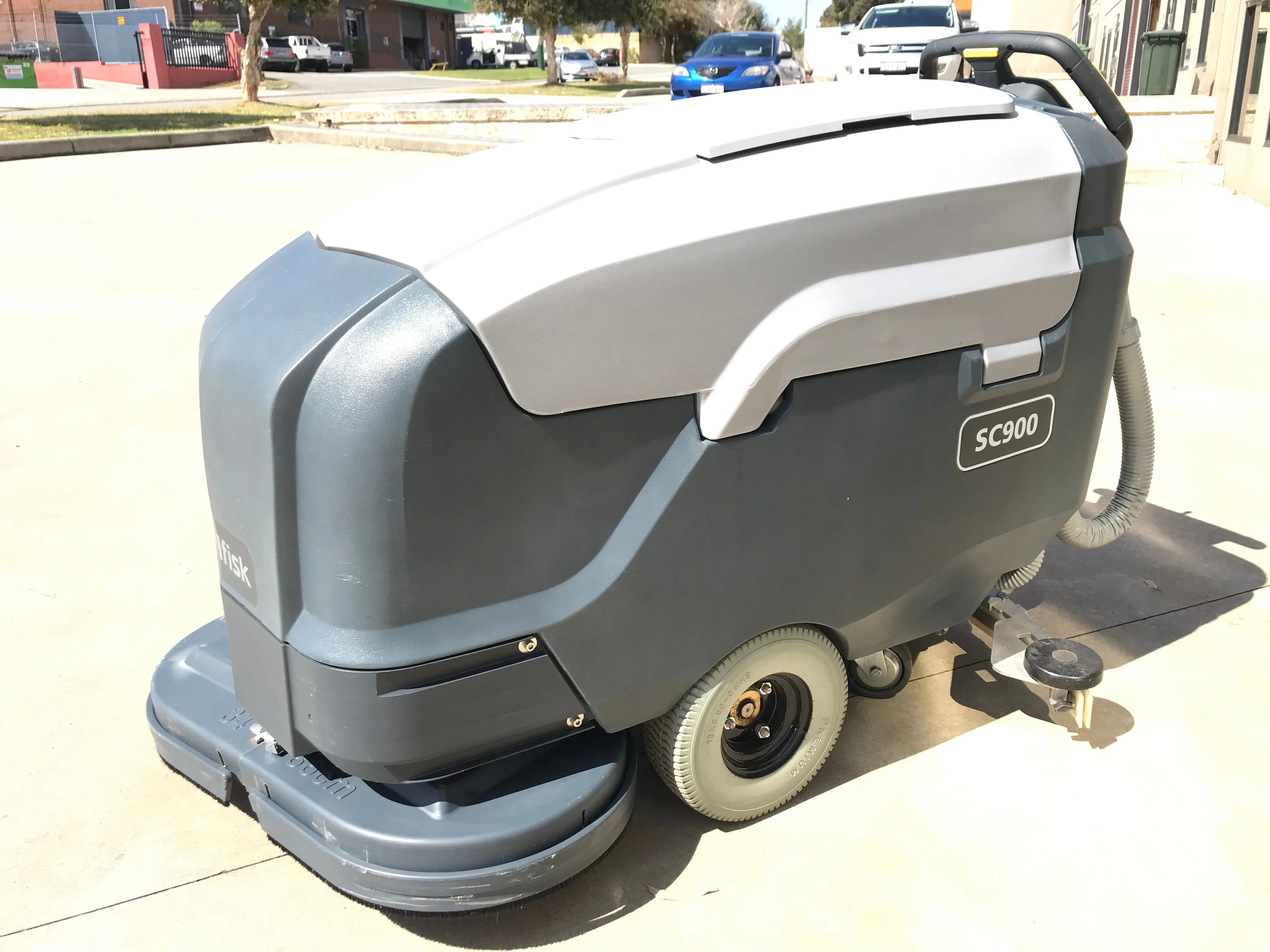 Nilfisk SC901 Heavy Duty Battery Scrubber Drier Complete With FREE DELIVERY!