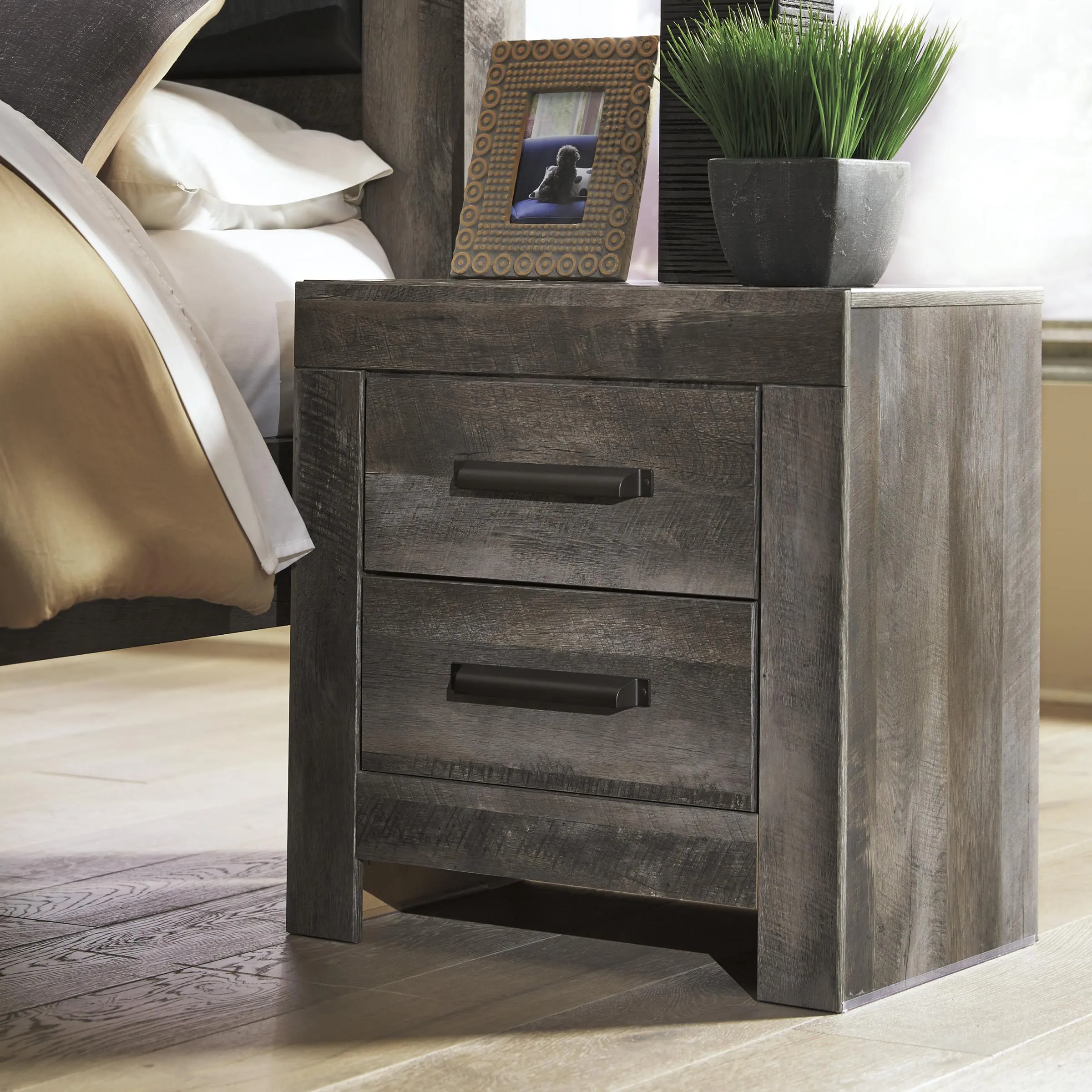 Signature Design by Ashley Wynnlow 2-Drawer Nightstand B440-92