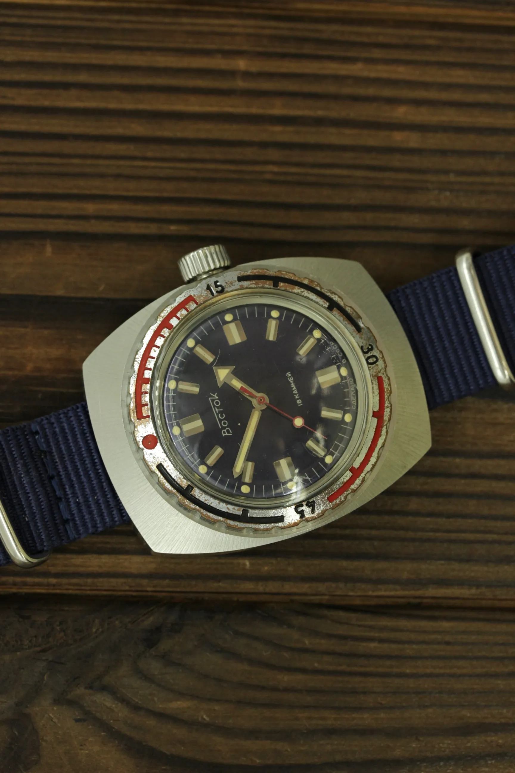 Soviet mechanical men's watch VOSTOK 2209 barrel Amphibian