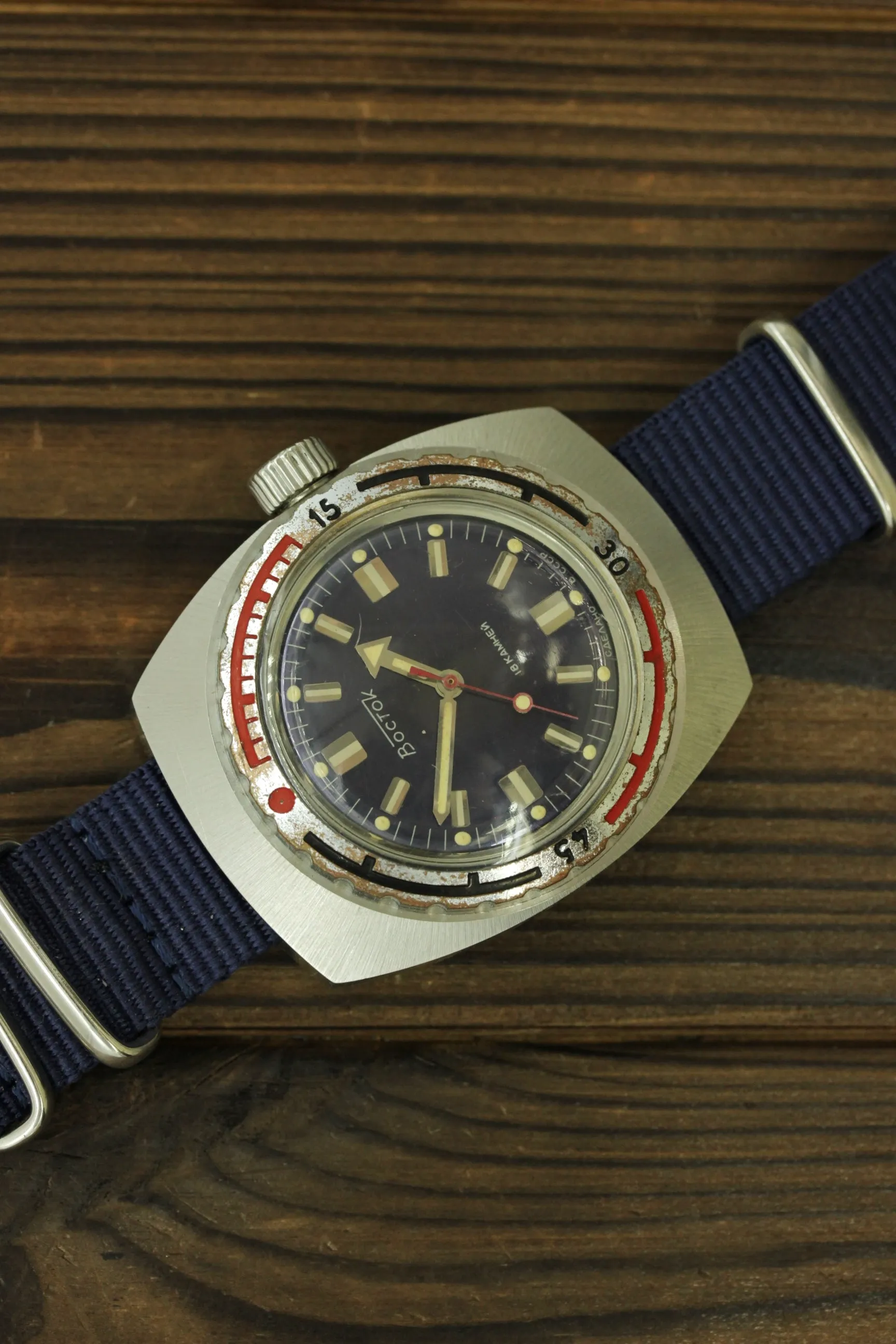 Soviet mechanical men's watch VOSTOK 2209 barrel Amphibian