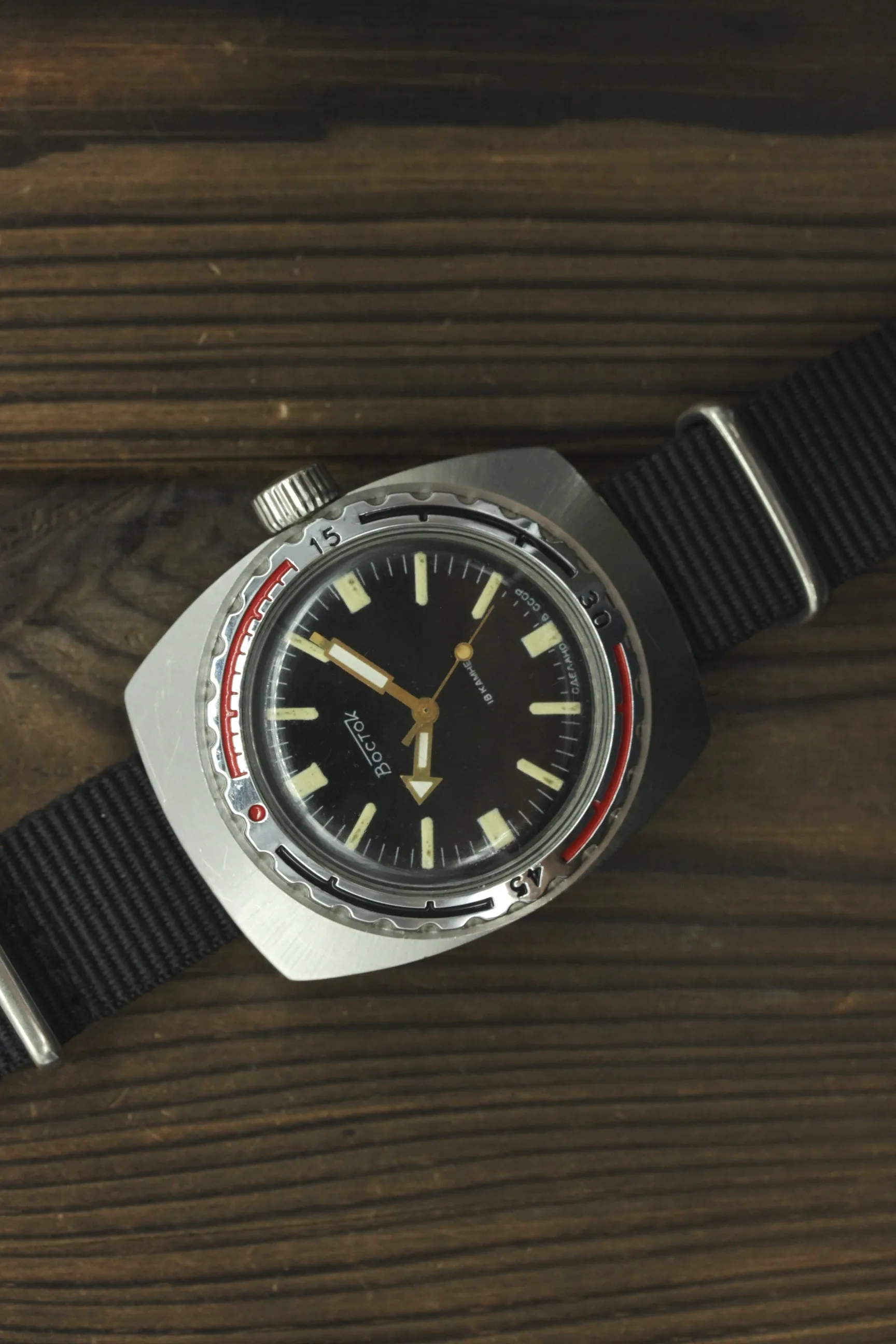 Soviet mechanical men's watch VOSTOK black Barrel Amphibian Diver