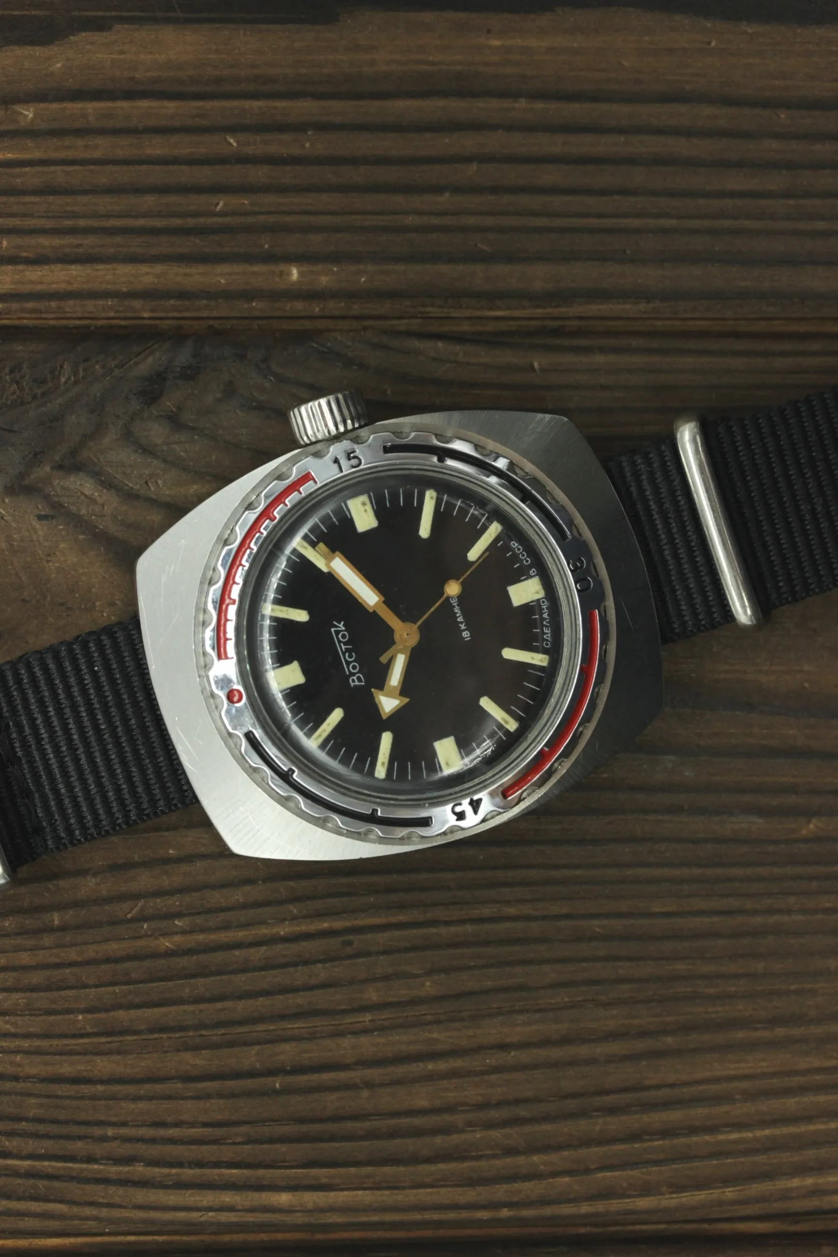 Soviet mechanical men's watch VOSTOK black Barrel Amphibian Diver